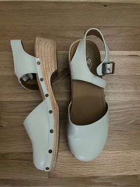 art class Cream Girls' Clog Mule Sandals with Buckle